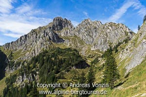 Südansicht der Großen Klammspitze (Ammergauer Alpen)