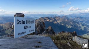 2.366 m über Null: Gipfelmarkierung am Großen Rettenstein