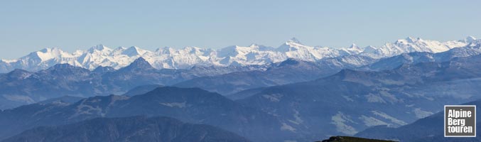 Am Guffert-Balkon: Zoom auf den Alpenhauptkamm