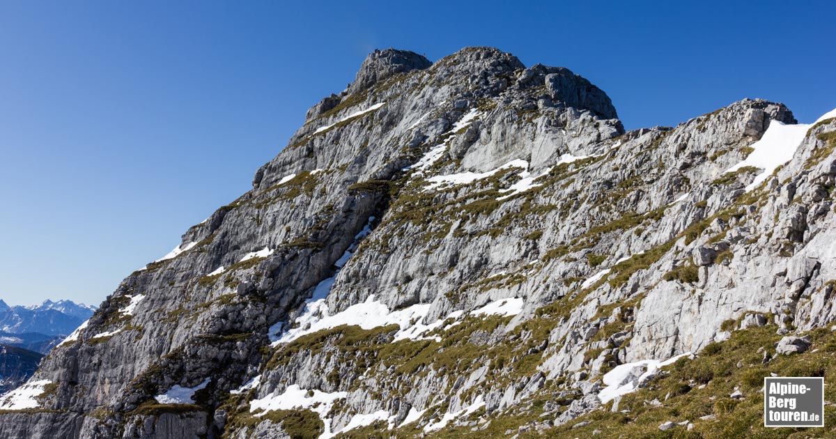 Der Gipfelaufbau des Guffert gesehen aus dem Südanstieg
