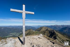 Das Gipfelkreuz der Walser Hammerspitze