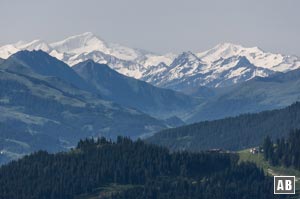 Blick von der Gaudeamushütte auf die eisgepanzerten Hohen Tauern