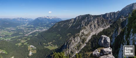 Blick vom Gipfel auf den Mannlgrat und den Berchtesgadener Hochthron