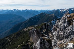 Blick vom Gipfel des Kramer auf die Ammergauer Alpen