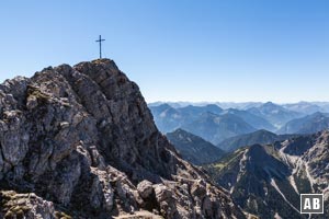 Weiter Blick vom Gipfel in die Lechtaler und Allgäuer Alpen