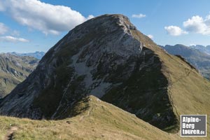 ...dann läuft die Rauhhorn-Überschreitung in einer sanften Wiese an der Hinteren Schafwanne aus (1.957 m).