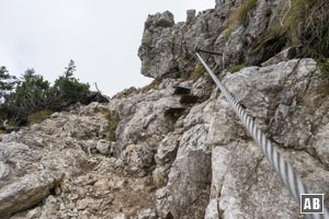 Die letzten drahtseilgesicherten Meter zum Gipfel des Rubihorns