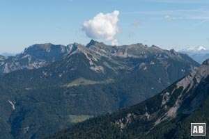 Der Gipfel der Schreckenspitze bietet tolle Perspektive ins Rofan...