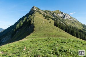 Der Gröbner Hals bietet instruktiven Einblick in die finale Gipfeletappe - links Sonntagsspitze, rechts Schreckenspitze