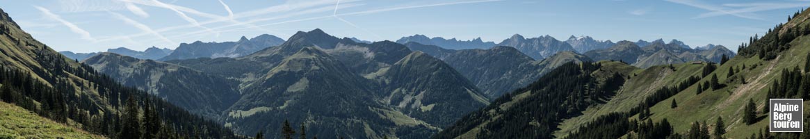 Stattliches Karwendelpanorama vom Gröbner Hals (1.654 m)