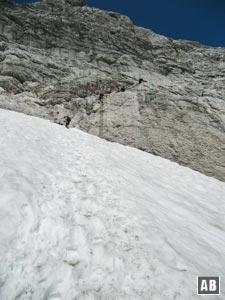Der steile Ausstieg zum oberen Klettersteig