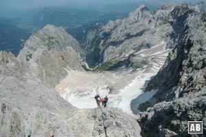 Kurz vor dem Ausstieg aus dem Klettersteig: Rückblick ins Höllental