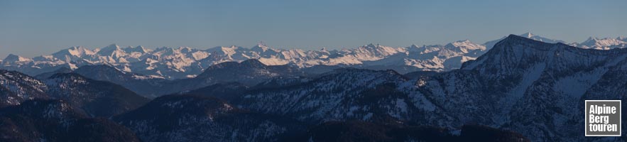 Schneeschuhwanderung Hirschberg: Aussicht vom Gipfel auf die Hohen Tauern