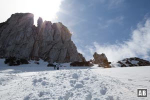 Schneeschuhtour Kampenwand: Den Nordhang bis zum Felsansatz aufsteigen - dann nach rechts zum Einlasss in die Kaisersäle queren