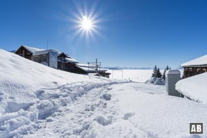 Schneeschuhwanderung Naunspitze: Rückblick auf die Vorderkaiserfeldenhütte