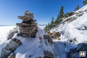 Schneeschuhwanderung Naunspitze: Am Steinmann noch einige Schritte weiter in den Hang hinein