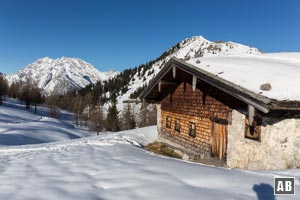 Hütte der Königsbergalm in traumhaft schöner Winterlandschaft