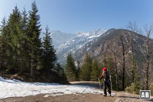 Schneeschuhtour Schönalmjoch: Der untere Teil der Route führt ausschließlich über breite Forstwege nach oben