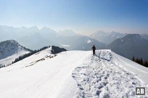 Am Schönalmjoch: Die letzten Meter zum kreuzlosen Gipfel