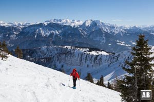 Schneeschuhtour Sonntagshorn: Im steilen Gipfelhang - Kehre um Kehre arbeiten wir uns mühevoll nach oben