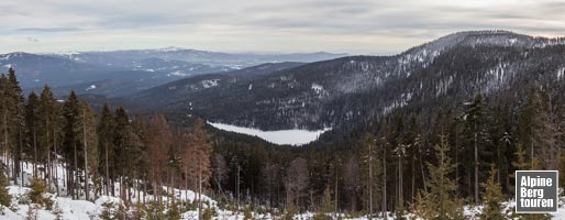 Schneeschuhwanderung Großer Arber: Aussicht aus dem Südhang auf den Großen Arbersee