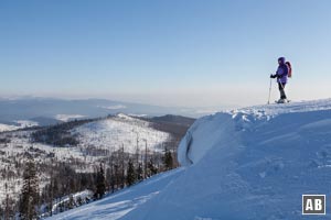 Schneeschuhwanderung Lusen: Am Gipfel mit dem Blick in den Böhmerwald