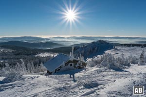 Skitour Großer Arber: Zwieseler Hütte, Richard-Wagner-Kopf und hindernislose Aussicht nach Süden.
