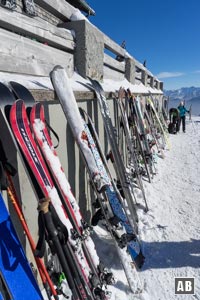 Das Wank-Haus wird an schönen Winterwochenenden von zahlreichen Skitourengehern aufgesucht
