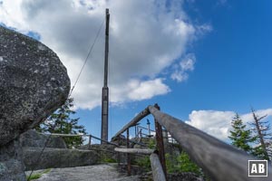 Aufstieg zum Gipfelkreuz des Dreisesselberges