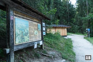 Die Nationalpark-Infotafel öffnet die Tür zur Gotzalm-Wanderung