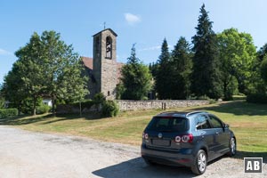 Startpunkt in Rettenbach: Der Parkplatz an der Kirche