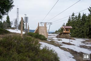 Für den Rückweg zur nahen Bergstation des Skilifts wandern