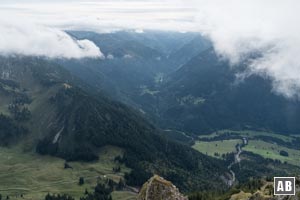 Aussicht ins wolkenverhangene Hintersteinertal