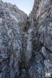 Schmale Steilrinne unterhalb des Gipfels der Hochgehrenspitze