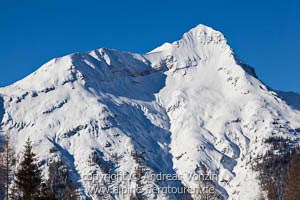 Der schneebedecke Gipfel des Daniel