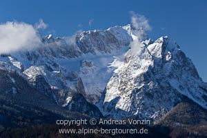 Blick vom Wank auf die winterliche Zugspitze