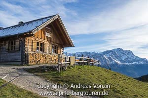 Die Stepbergalm an der Kramerspitze vor der Zugspitze