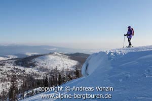 Blick in den Böhmerwald vom winterlichen Gipfel des Lusen