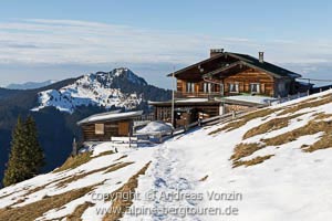 Das idyllische Hirschberghaus vor Fockenstein (Bayerische Voralpen)