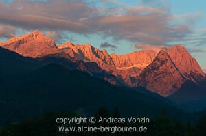 Wettersteingebirge im Alpenglühen