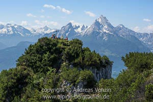 Gipfel des Rauhen Kopfes vor dem Watzmann (Berchtesgadener Alpen)