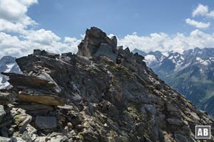 Der kreuzlose Südgipfel vor dem Zillertaler Hauptkamm