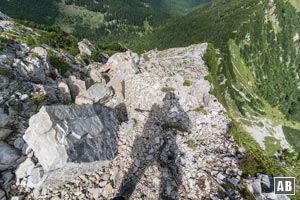 Tiefblick aus dem oberen Teil des Aiplspitz-Nordgrat