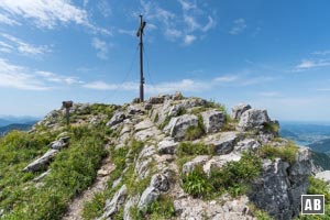 Und schon findet der Kraxlspaß am Gipfel der Aiplspitz ein jähes Ende