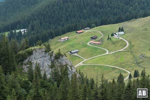 Tiefblick auf die Obere Schönfeldalm