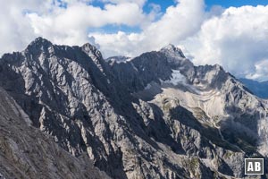 Aussicht aus dem Balkon auf Zugspitze, Höllentalferner und Jubiläumsgrat