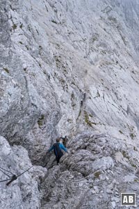 Über den Nordwandsteig fast eben zurück zur Bergstation der Alpspitzbahn am Osterfelderkopf