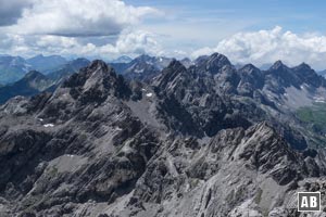 Aussicht vom Gipfel der Bretterspitze auf den Allgäuer Hauptkamm