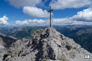 Am kreuzgeschmückten Vorgipfel