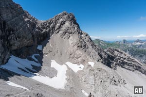 Aussicht auf den Nachbarn - die Gliegerkarspitze. Im Geröll die Gabelung an der wir links abgebogen sind.